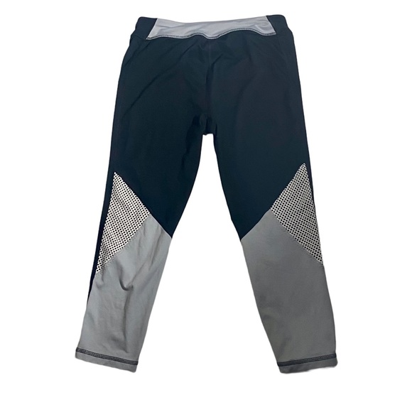 Under Armour Finale Workout Capri Leggings - Picture 3 of 4